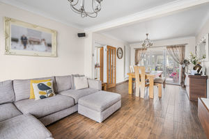 Lounge/Diner- click for photo gallery